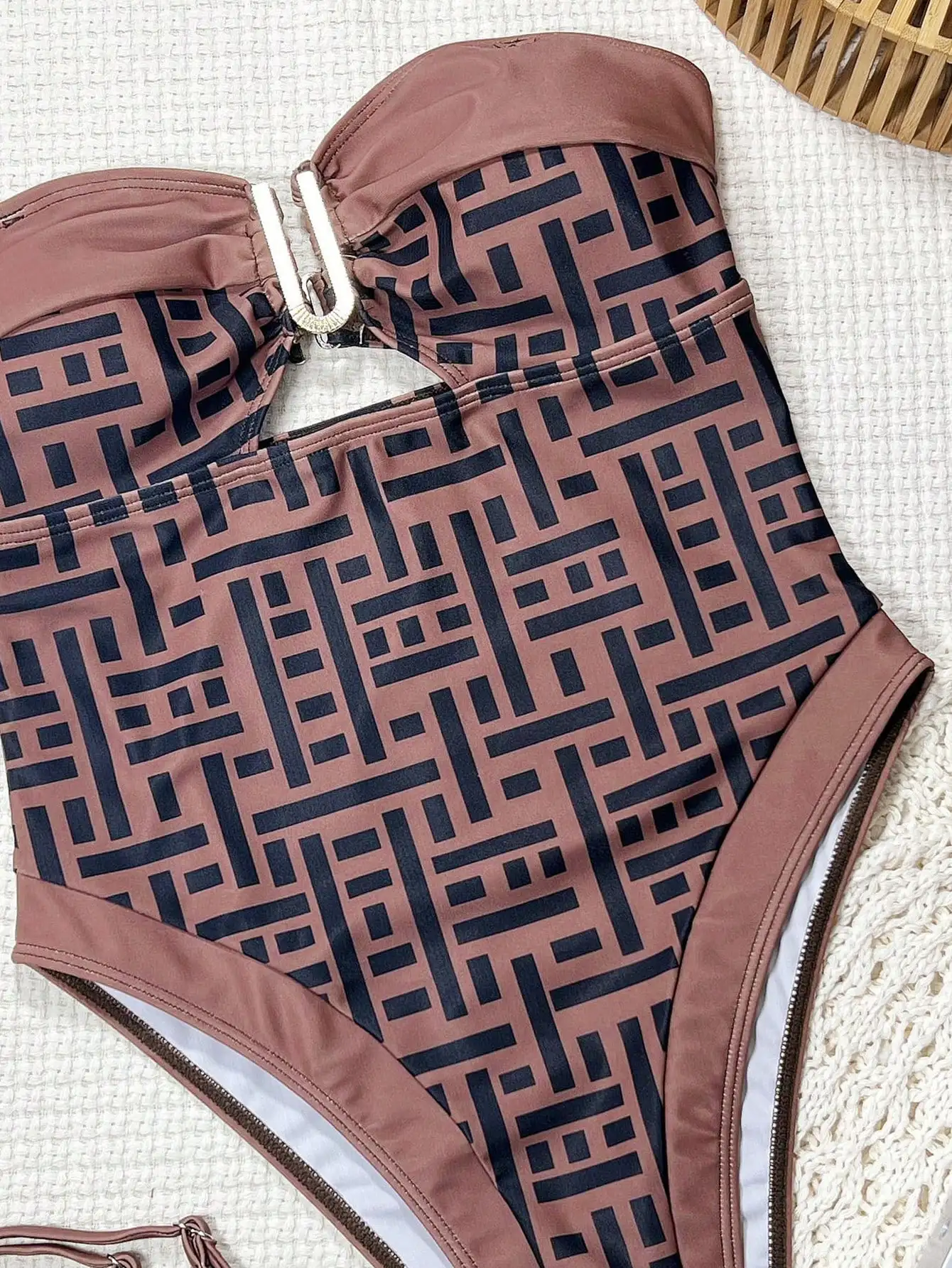 

Printed Geometric Pattern U-Shaped Metal Decor Backless Tube Swimsuit For Women