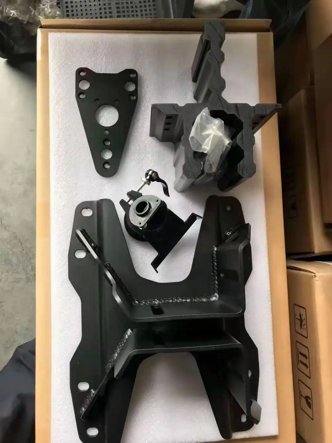 

Петля кронштейна задней двери 37 дюймов для Jeep Wrangler JL 2018-2023 LANTSUN JL1231