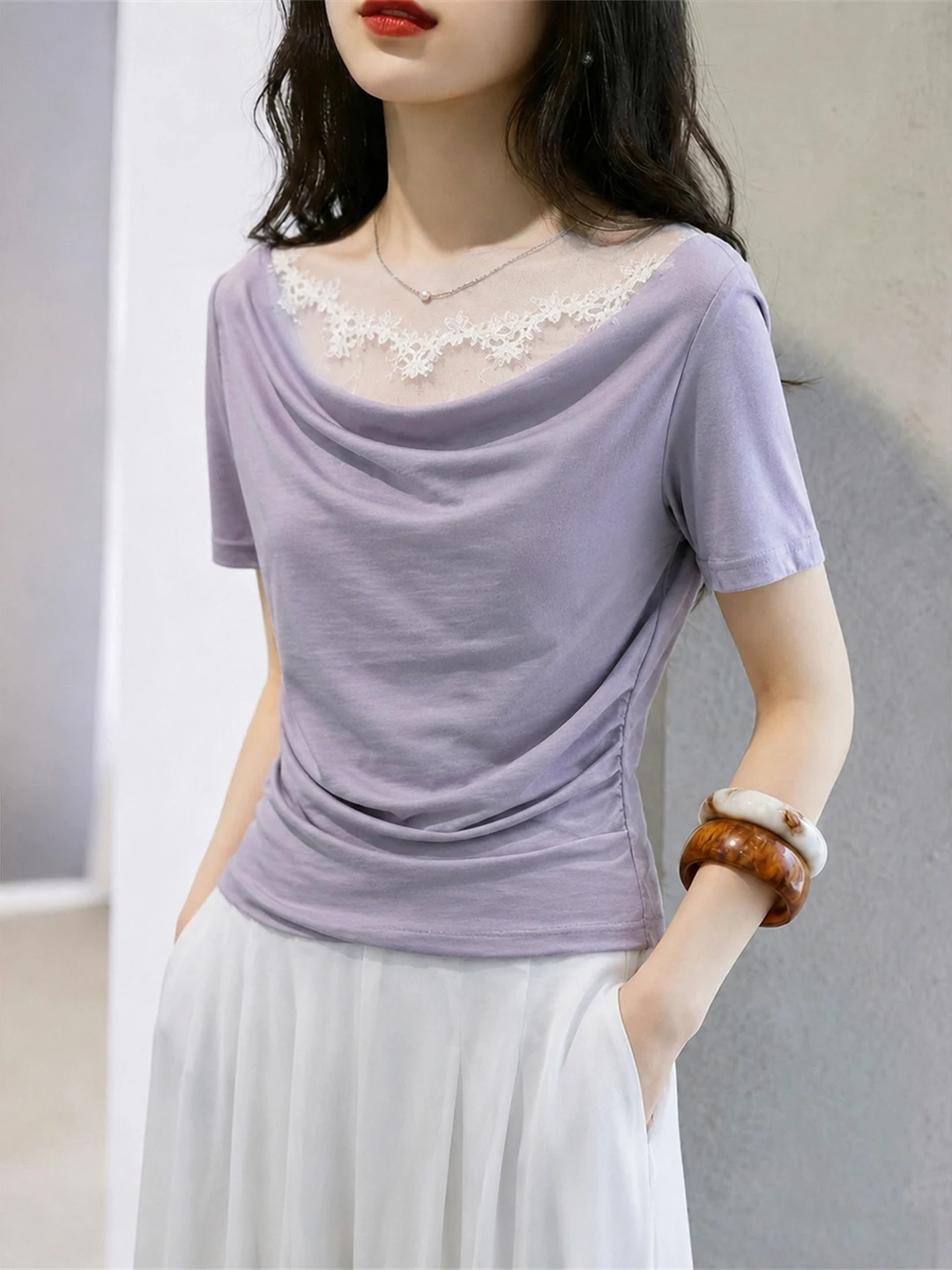 

Elegant Lace Splice Crew Neck T-Shirt Summer Lightweight Luxury Versatile Basic Color Short Sleeve round Neck Top