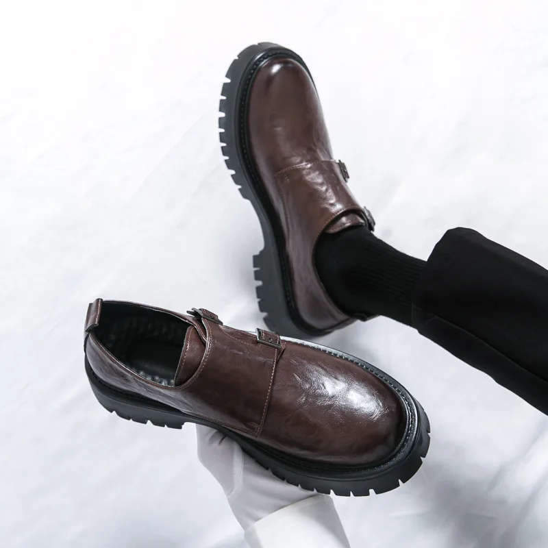 

Мужские кожаные туфли дерби на платформе в британском стиле с пряжкой, высокие и низкие повседневные туфли для мужчин 2026