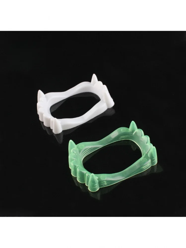 Crocs de Vampire d'halloween, ensemble de dents qui brillent dans le noir, farces de Performance, démon d'horreur drôle, crocs en plastique pour le succion de sang, 1 pièce