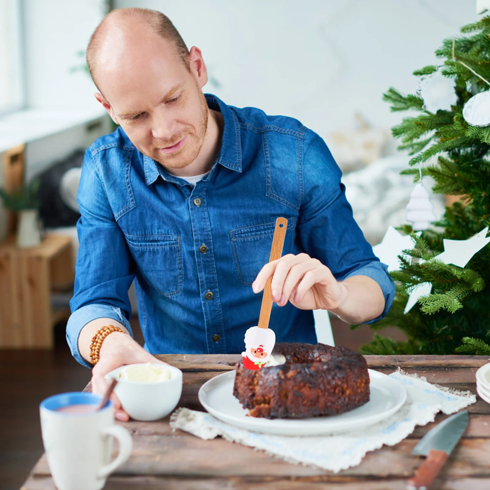 

2Pcs Christmas Silicone Cream Scraper Baking Tool Ergonomic Handle Design for Home Bakery Silicone Scraper