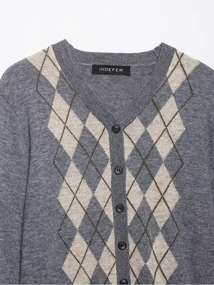 NLZGMSJ Frauen 2025, Herbst Neue Strickjacke Pullover Mode Taste V-ausschnitt Langarm Gestrickte Plaid Pullover Straße Tragen Weibliche Top