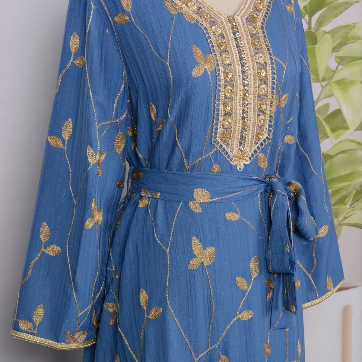 ชุดเดรสยาวปักลายสไตล์ตะวันออกกลางแบบใหม่ แฟชั่นสำหรับเดินทางต่างประเทศ เสื้อคลุมยาวสำหรับผู้หญิง โอมาน รุ่น MT30