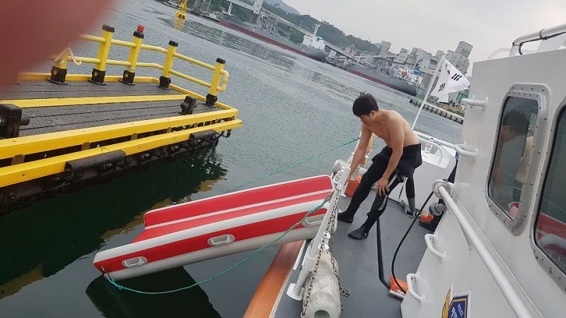 Factory Direct Inflatable Water Rescue Stretcher Lightweight DWF Floating Design With Pump and Carry Bag