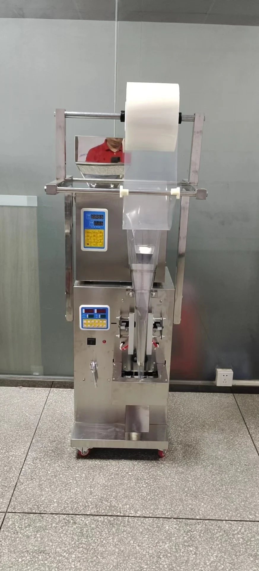 Multifunctional packaging machine Food packaging machine Liquid solid filling packaging machine