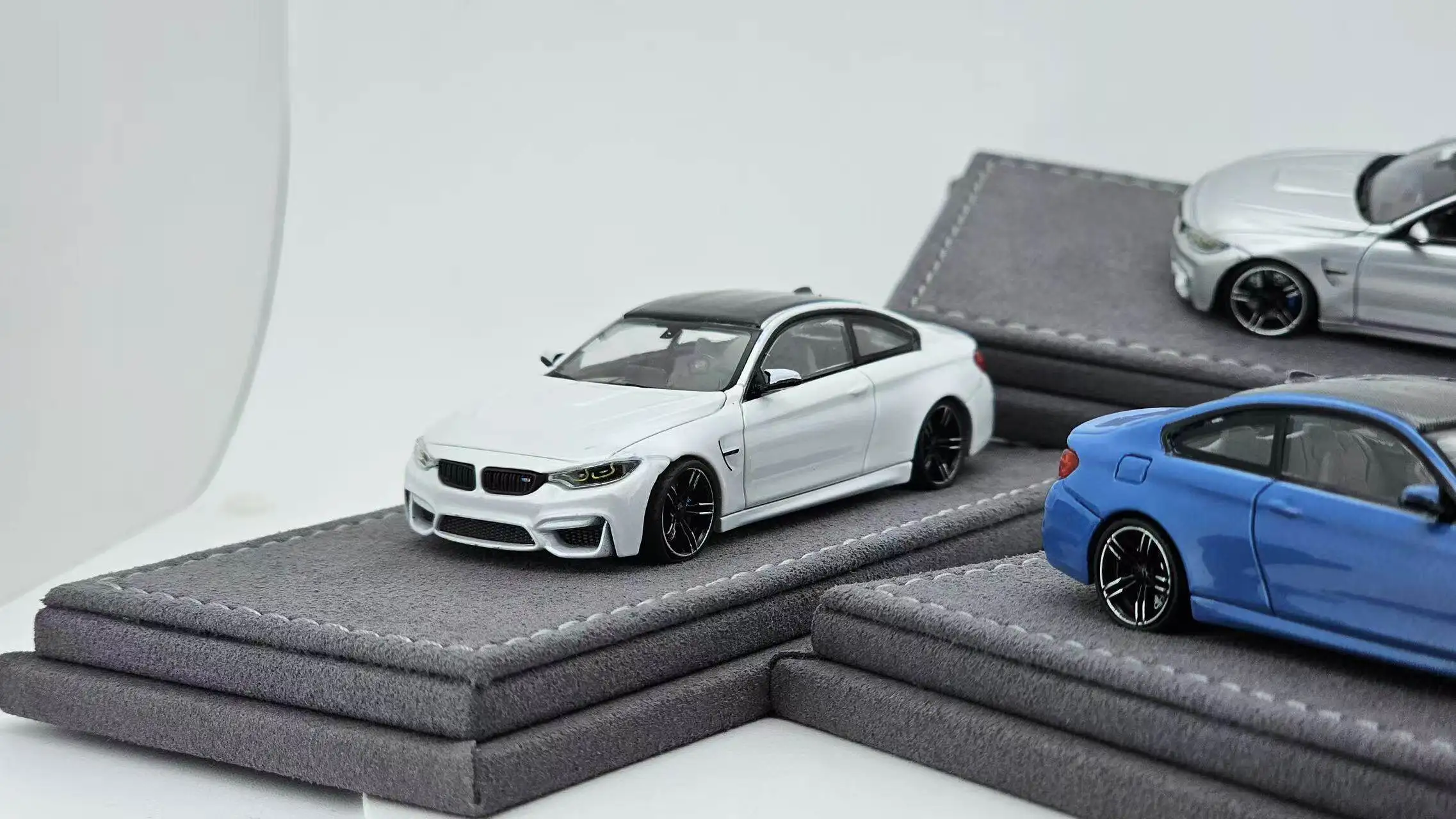 DM 1:64 Alloy Model! 1st Gen F82 New Four-Color Desktop Ornament Collectible Pre-sale view 6