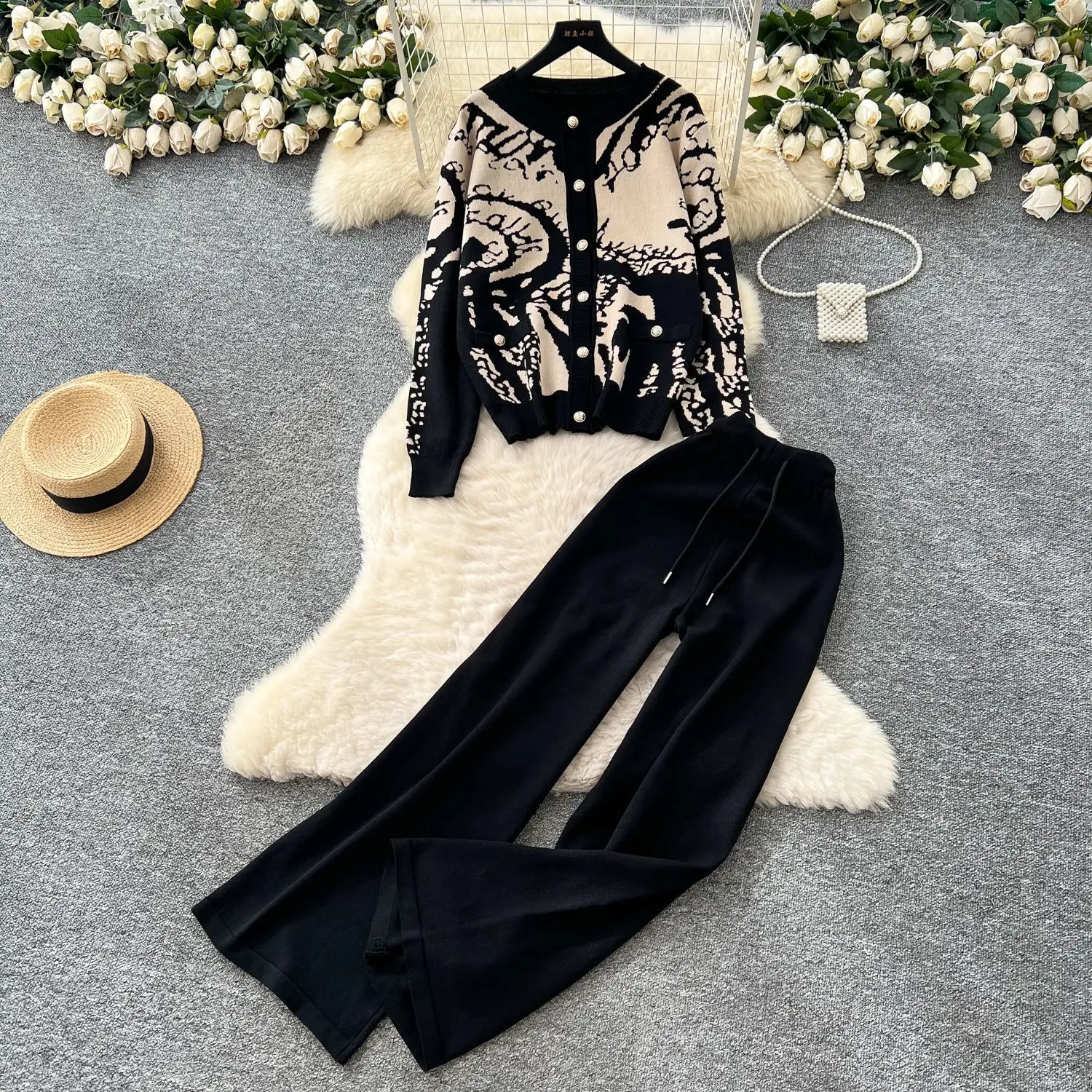 ชุดเซ็ทสองชิ้นลำลองสำหรับผู้หญิง เสื้อถักคอกลมแขนยาว ตะเข็บเปิด กางเกงขายาวเอวสูงทรงขากว้าง สำหรับฤดูใบไม้ร่วง