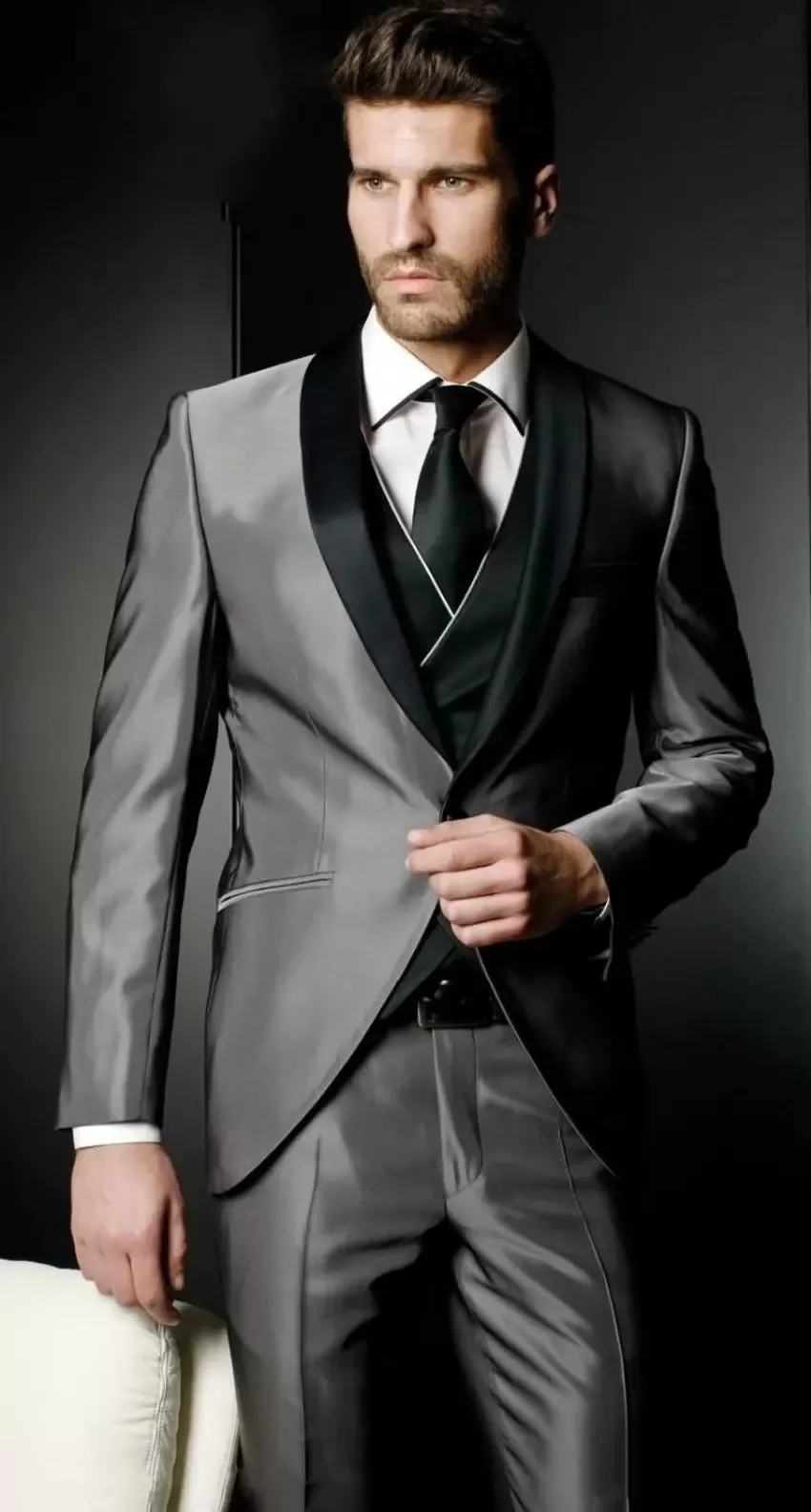 Silver Grey Groom Tuxedos Black Lapel Groomsman Wedding Tuxedos Fashion Men Prom Party Jacket Blazer 2 Piece Suit Jacket+Pants