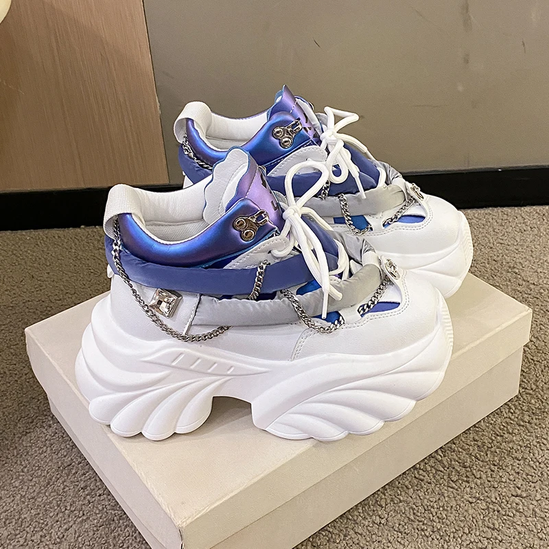 

2025 Новые женские массивные кроссовки, новые дизайнерские повседневные туфли на высокой платформе, женские весенние спортивные кожаные туфли на танкетке 8 см