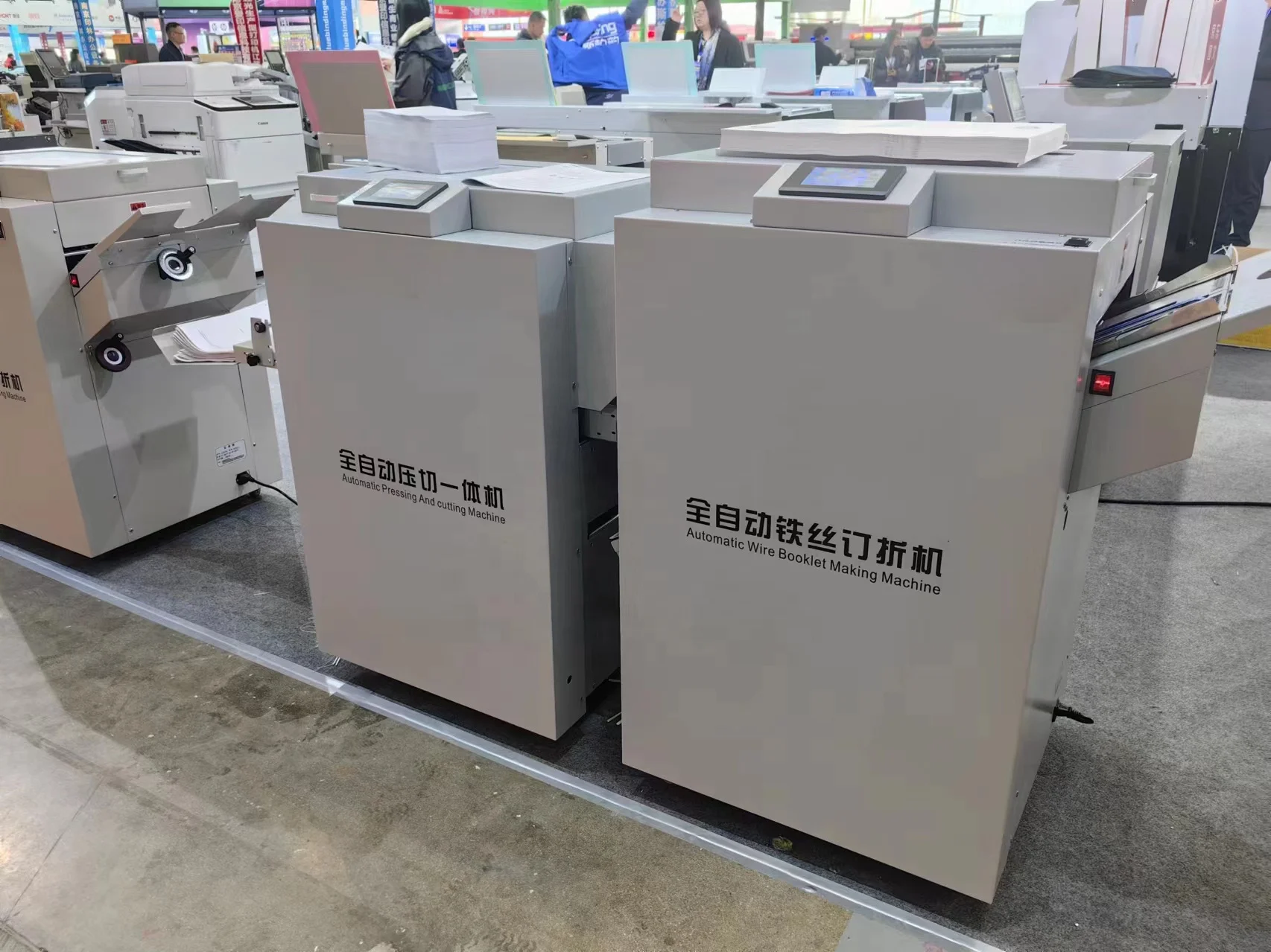 QK-Z1710 Macchina piegatubi automatica per rilegatura a filo per notebook con sistema di cucitura per libretti ad alta velocità di vendita calda per libri