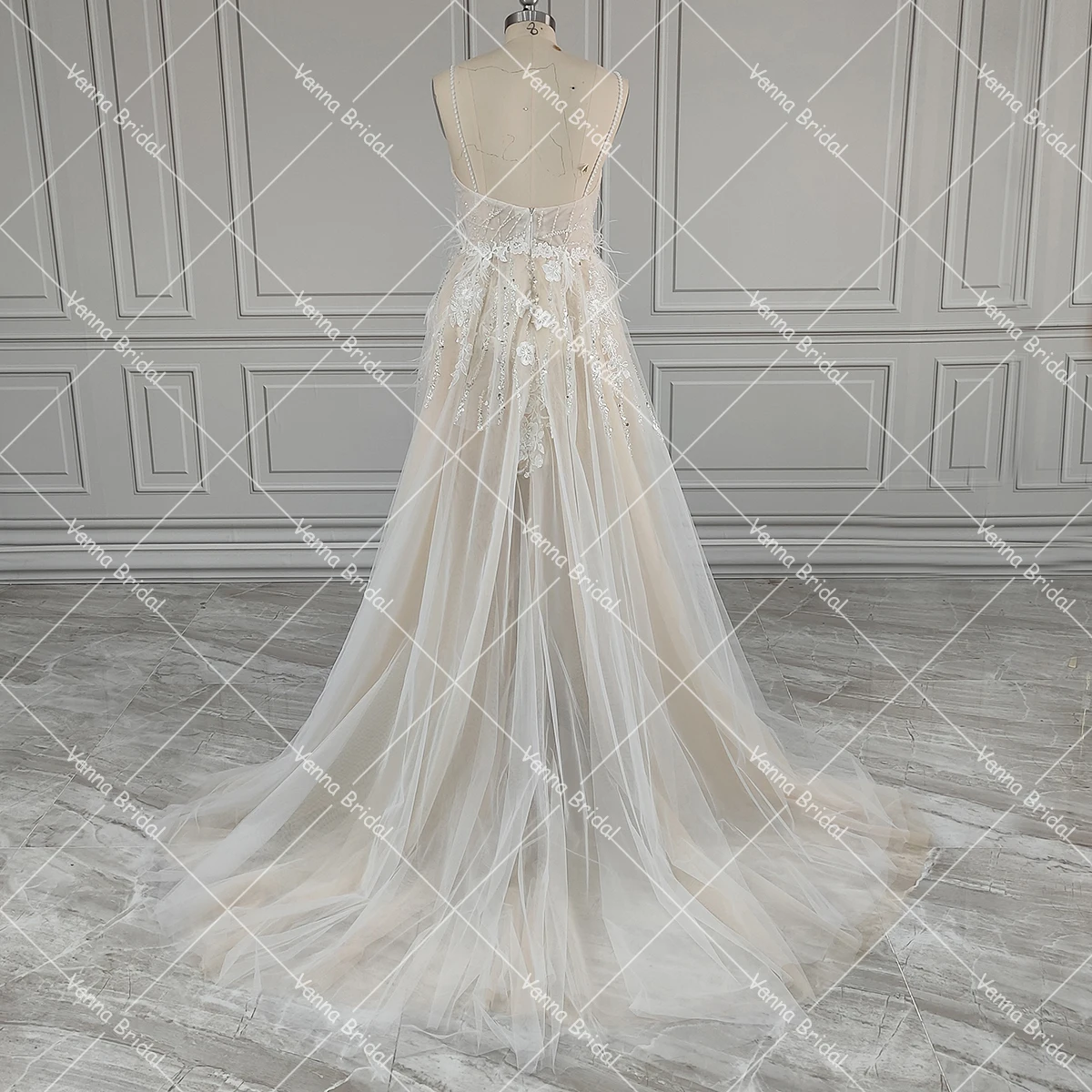 Robe de Mariée Luxueuse Exquise en Maille, Bretelles Spaghetti, Perles, Dentelle, Plumes, Fente Haute, Dos Ouvert, Coupe Basse Profonde, pour Patients