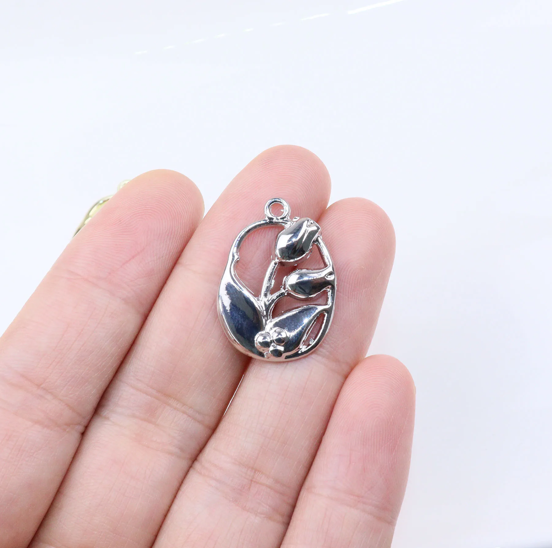 Eruifa 10 個 16*20 ミリメートルフラワーチャームコイン亜鉛合金ファッションネックレス、イヤリングブレスレットジュエリー女性ガール DIY 手作り 2 色