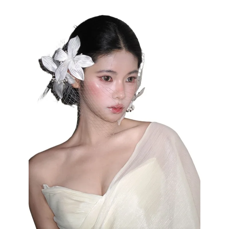 french-mesh-veil-white-flower-hairpin-beautiful-bridal-wedding-dress-styling-accessories-headgear