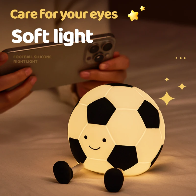 Voetbal siliconen nachtlampje met USB-oplaadkabel Zeer onderscheidende bureaulamp Nachtkastje Pat Lamp is een cool cadeau voor je geliefde