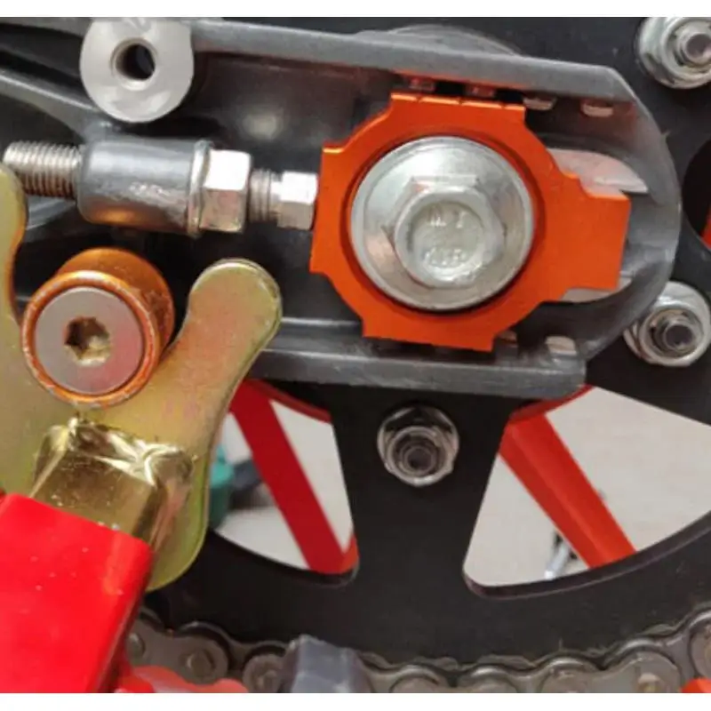 

For Duke 125 RC125 Duke 200/390 Motorcycle Rear Axle Blocks Chain Adjuster Block Tensioner RC 125/200/390 2011-2023 2024 2025