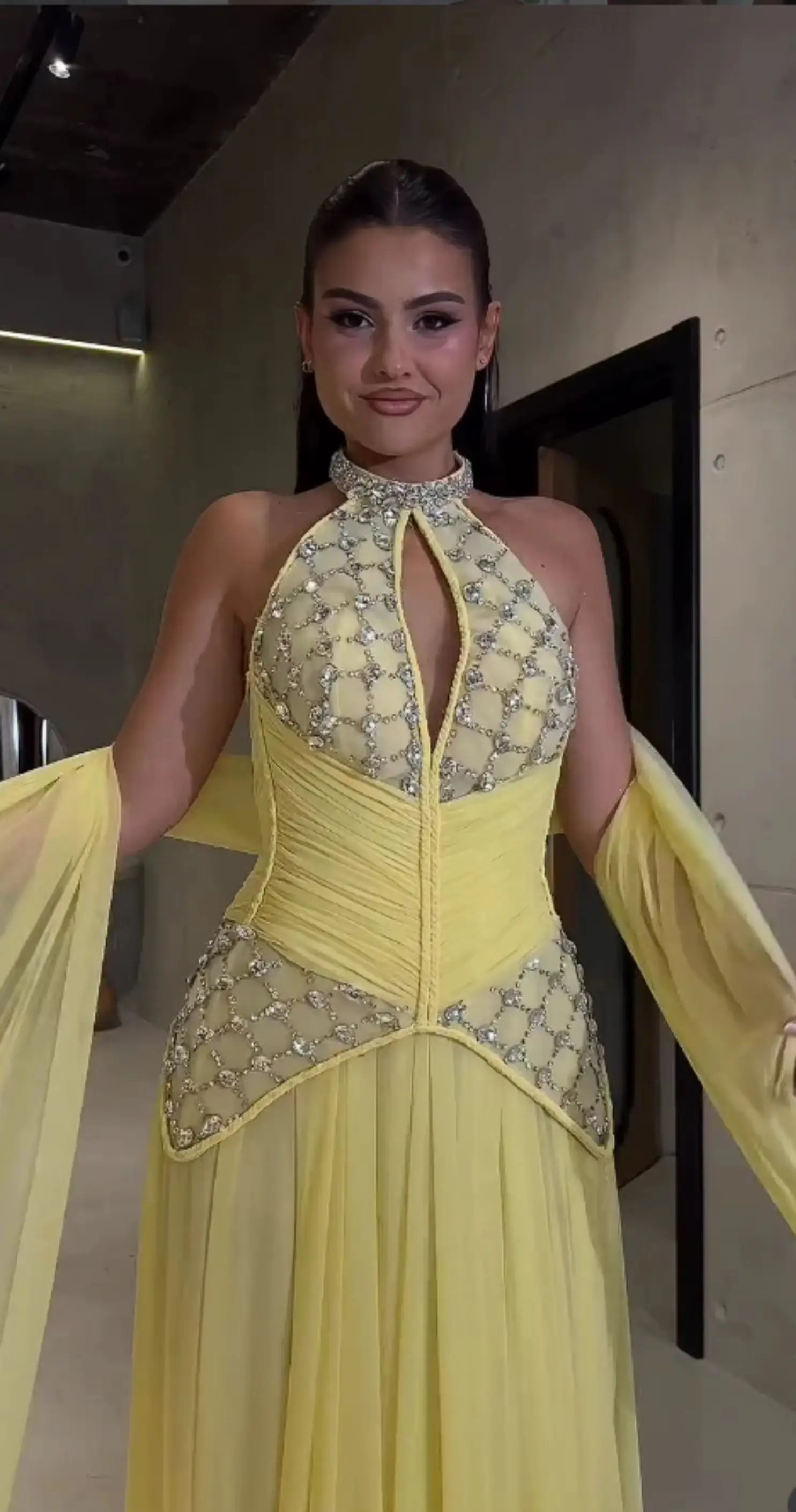 Arabia Exquisite Yellow Halter Keyhole Rhinestone Evening Dresses Matching Shawl Women's Formal Evening Gowns Prom Dresses