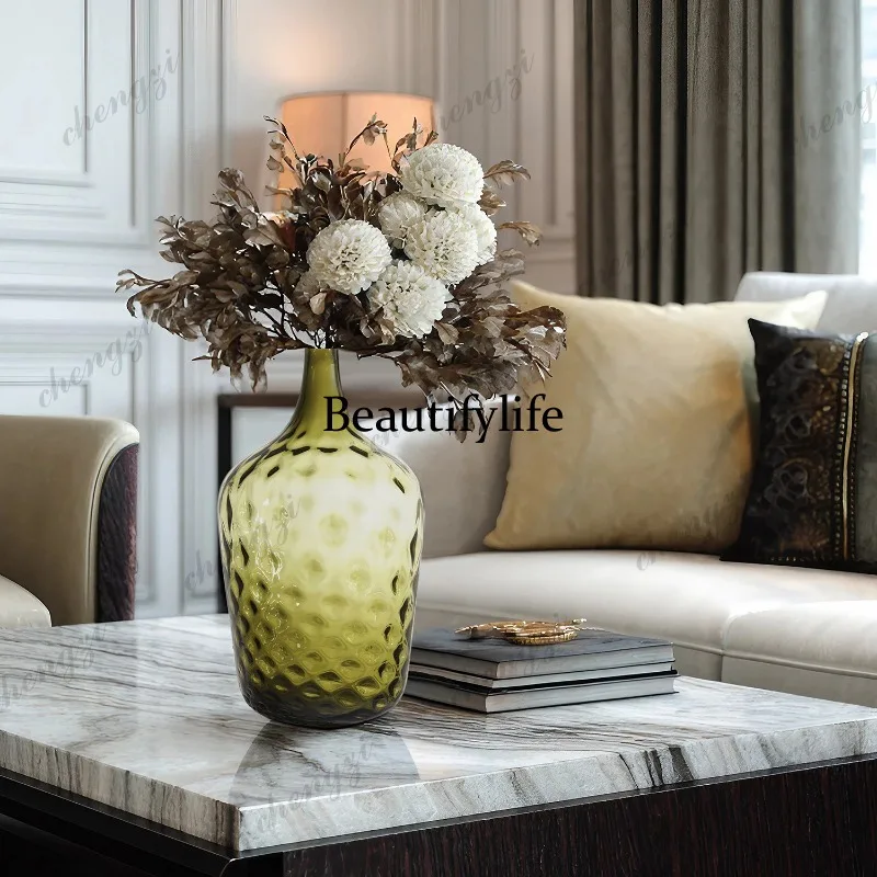 Handmade utensils, hand-blown vases, living room soft furnishings, decorative ornaments