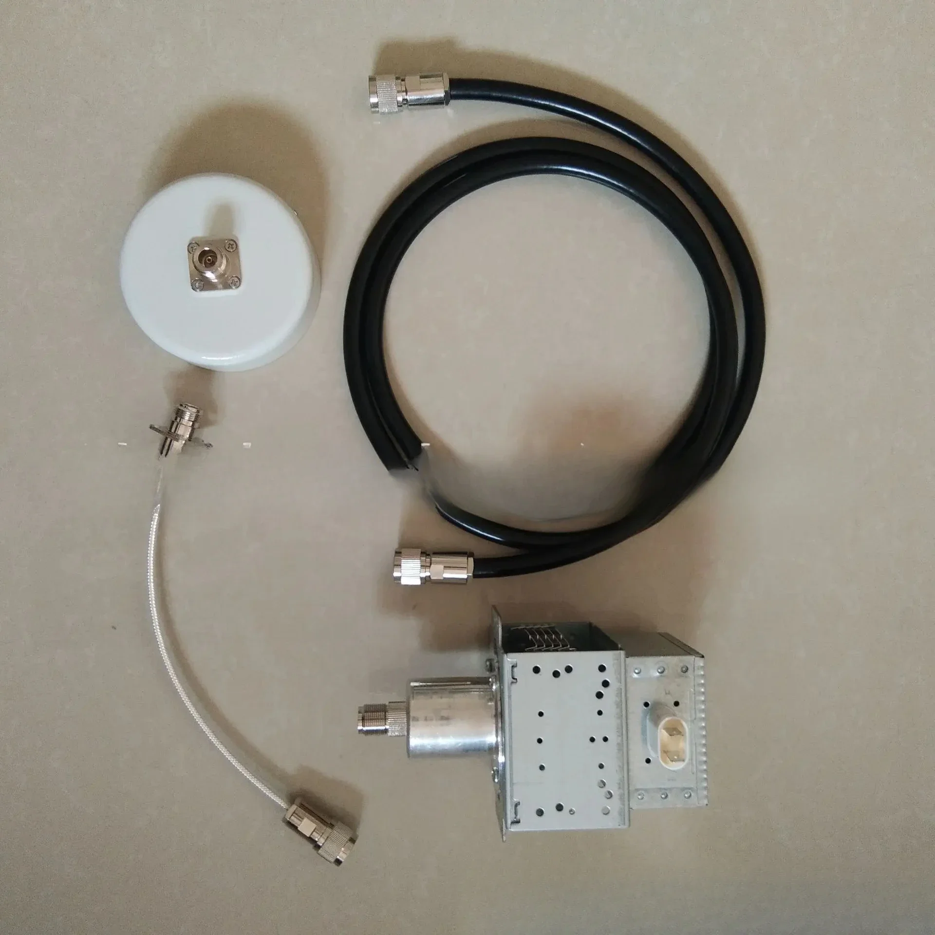 

Manufacturers supply coaxial cable and radiator probe for magnetron resonator connector of microwave therapeutic instrument.