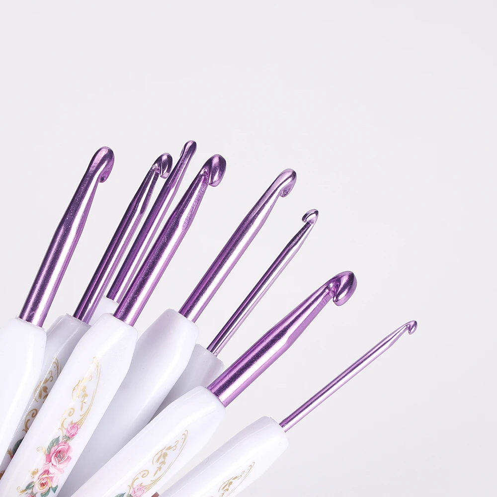 17-teiliges Häkelnadel-Set aus bedrucktem Aluminium mit ABS-Kunststoffgriff und Aufbewahrungstasche, komplettes Set aus Pullover-Stricknadeln