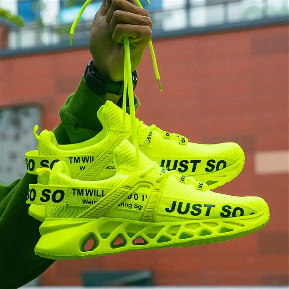 Stivali primaverili gialli di grandi dimensioni Scarpe da ginnastica grigie intrecciate Scarpe comode da uomo Sport insolito Marchio di lusso fresco