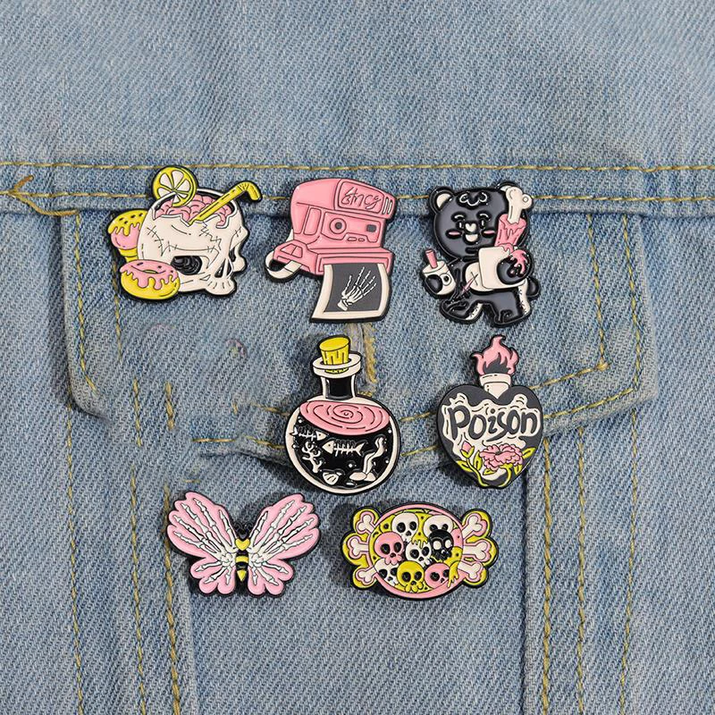 Pins Custom Skeleton Butterfly Goose Bear Brooches Lapel Badges Animal Jewelry Gift for Kids Friends Pink Punk Enamel