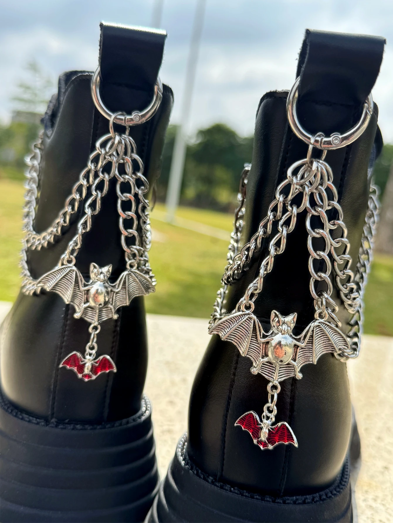 2 pieces of fashionable double bat chain shoe decorations - DIY detachable shoe accessories, shoe decoration parts, holiday gift