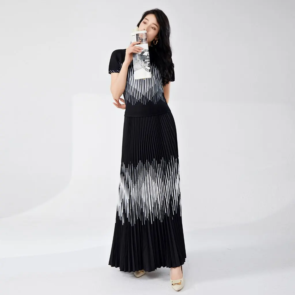 

Miyake Women's Fashion Two-Piece Set High-End Slim-fit Striped T-shirt And Pleated Skirt Short-Sleeved Ensemble