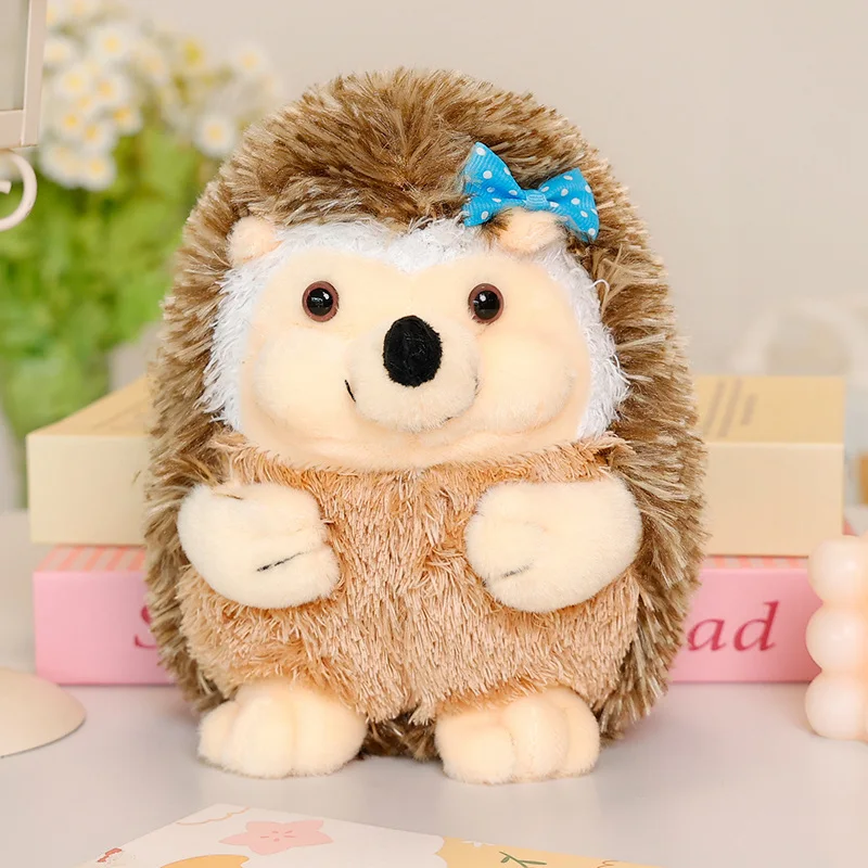 ตุ๊กตาเม่นน่ารัก ของเล่นตุ๊กตาสัตว์เลี้ยง ตุ๊กตาสัตว์น่ารัก หมอนรองหลังรูปโบว์ ของขวัญนุ่มนิ่มสำหรับเด็ก