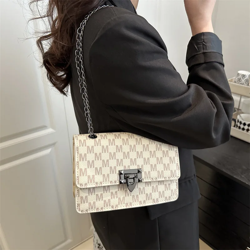 

Casual Trendy Vintage Shoulder Bag - Chain Design, Textured Versatile, Commute Crossbody Mini Square Bag