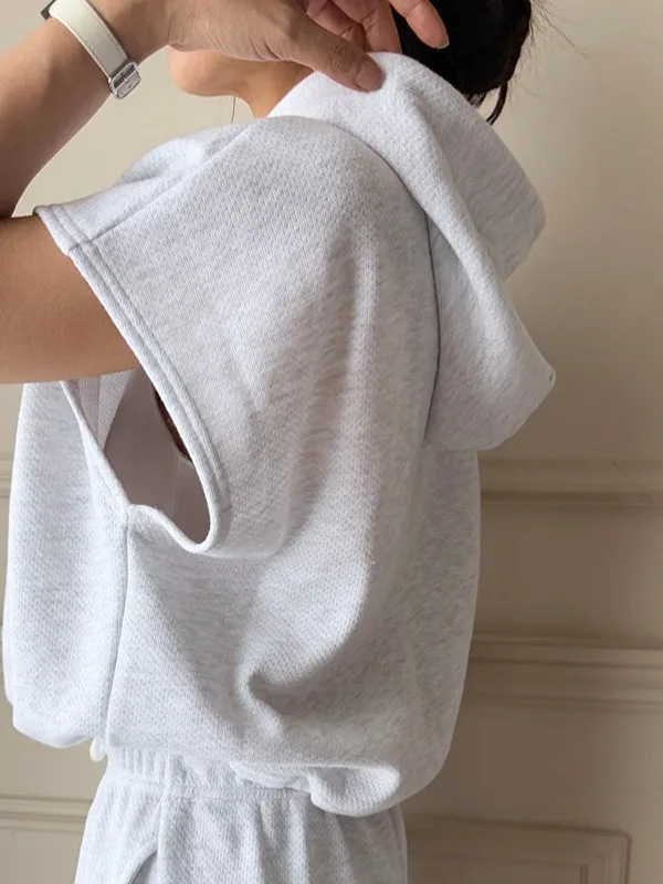 เสื้อสเวตเตอร์มีฮู้ดลำลองพร้อมเชือกผูกแบบแพทช์เวิร์คสำหรับผู้หญิง ชุดกางเกงเอวสูงสำหรับฤดูร้อน สไตล์เรียบง่ายและสง่างาม