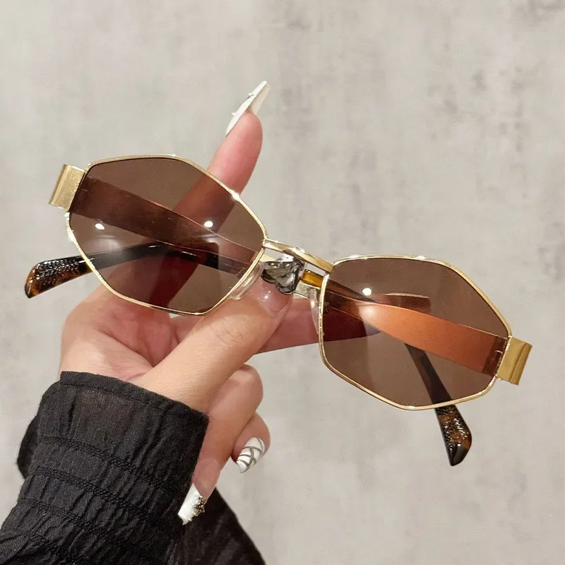Modische Polygonale Damen-Sonnenbrille 2025 Vintage Marken-Rhombus Sonnenbrillen für Damen Einzigartige Metallrahmen Punk-Brillen für Herren – Detail 8