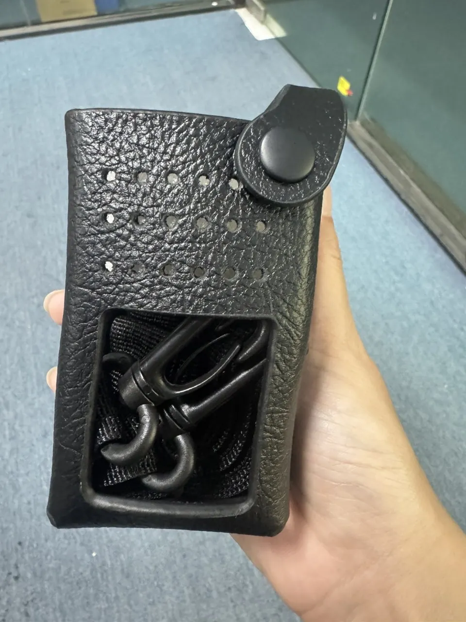 新しいレザーキャリングホルダーホルスターケース-motorola-xir-e8600i-xir-e8600-xir-e8628i-xir-e8668-dp3441-dp3661e-ラジオ用