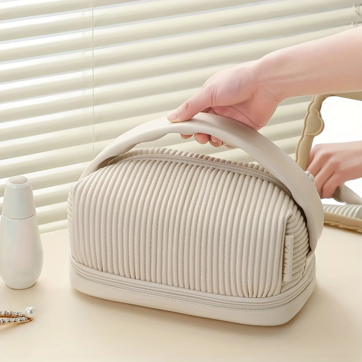 PU Leather Cosmetic Bag Women, Portable Travel Toiletry Bag, Double Layer, Cute & Convenient