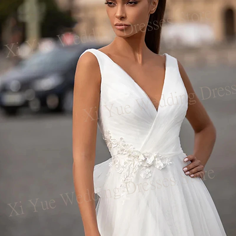 Lusso semplice nuovo profondo scollo a V abiti da sposa a-line Appliques di pizzo abiti da sposa con Sexy aperto indietro senza maniche per la festa formale