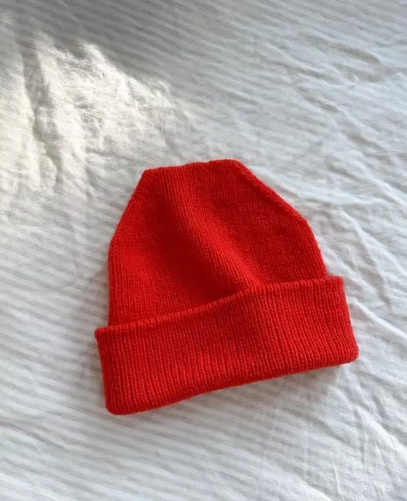 Big head circumference highlights face, small autumn and winter loose warm ear protection, solid color knitted hat, cold hat