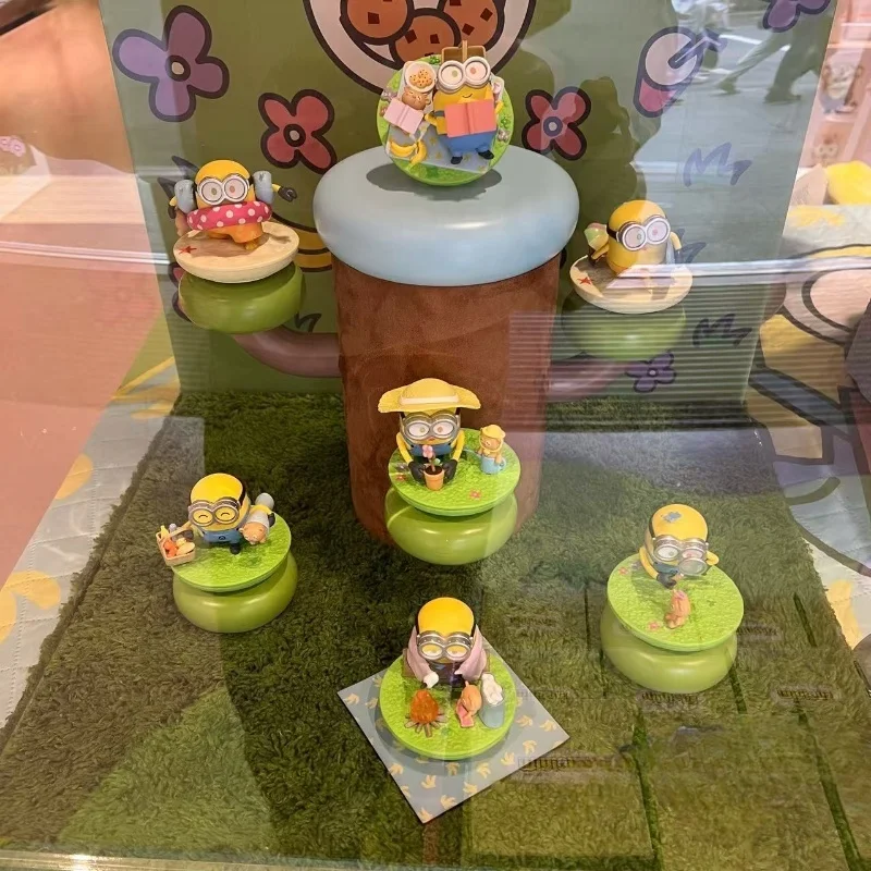 

New Genuine Universal Studios Minions Summer Blind Box Collectible Figures Souvenirs Toy Kids Birthday Gift