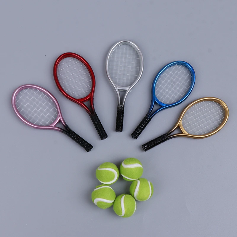 1Set Random Color Dollhouse Miniature Tennis Racket With Ball Model Mini Tennis Balls Doll House Stadium Scene Decor Accessories