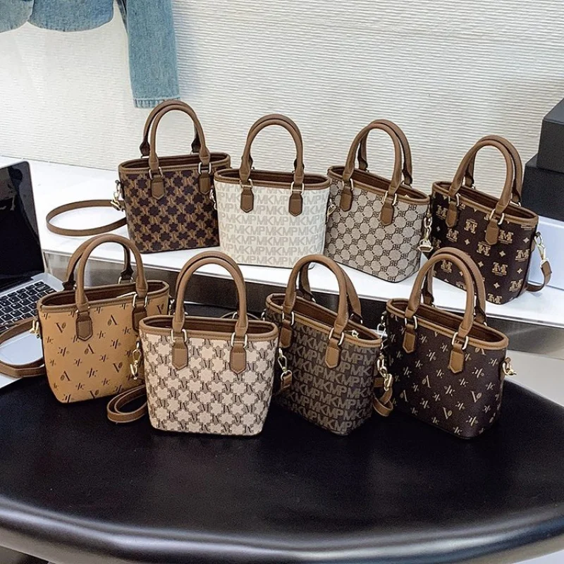 Damen-Umhängetasche aus Nubukleder mit trendigem, leichtem, weichem, täglichem Look im Vintage-Stil von Wales