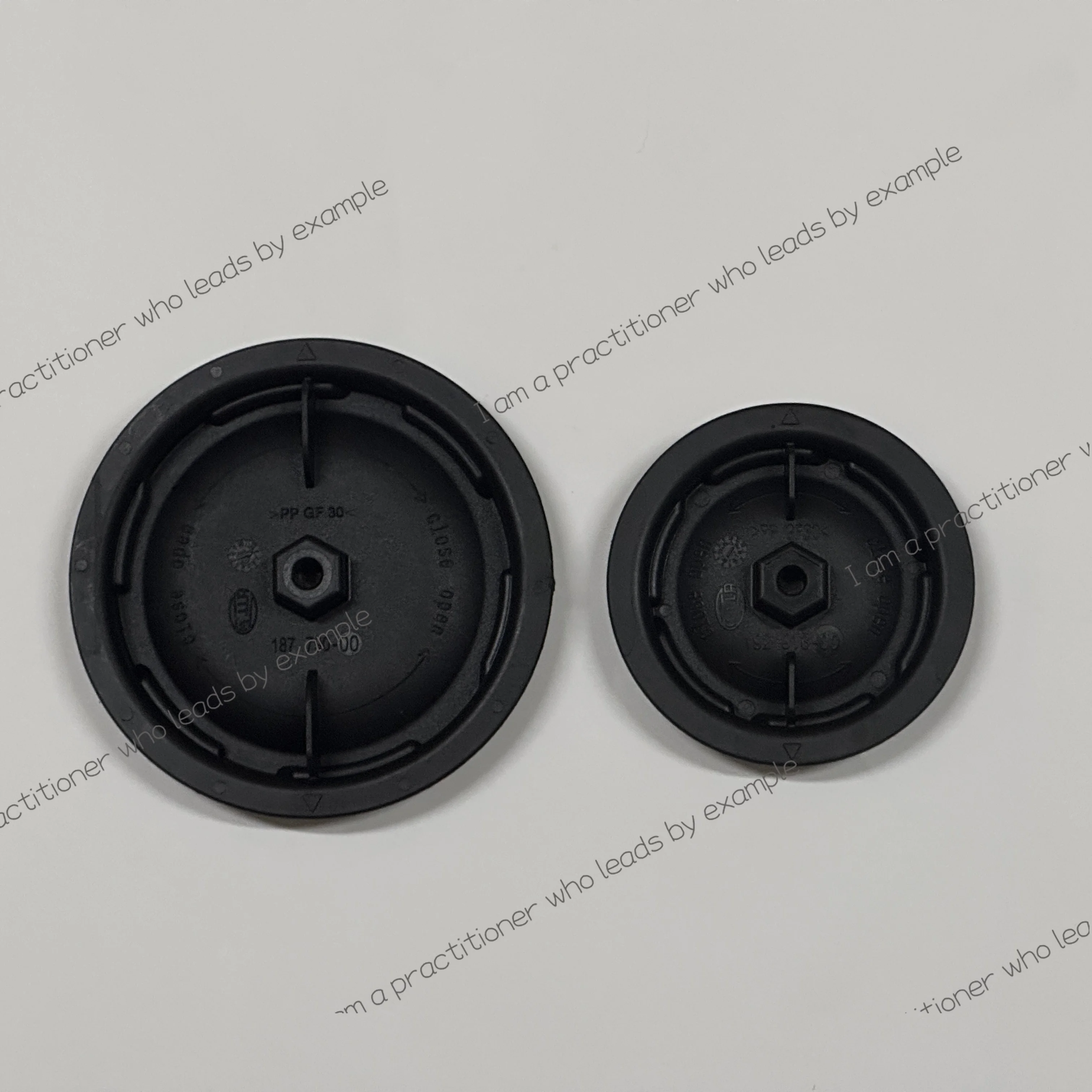 

Dust Cover For BMW F20 Halogen Headlight 18779000 19291300 Orginal Dust Cover Waterproof Dustproof