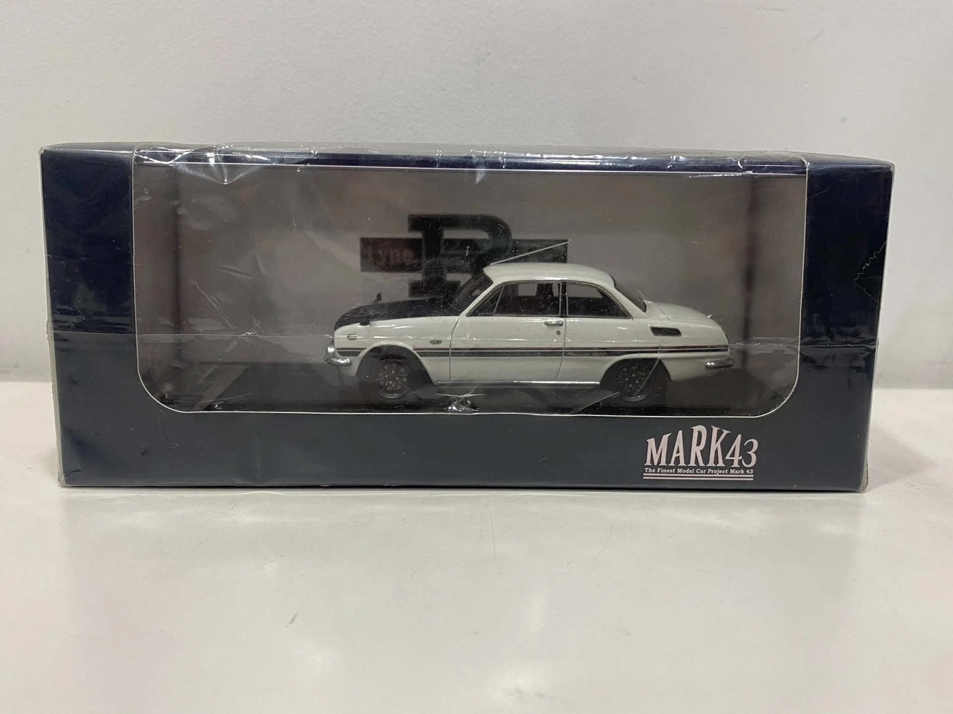 

Литой под давлением Mark43 масштаб 1/43 ISUZU Bellett GT Type R модель автомобиля Коллекционная игрушка в подарок сувенир дисплей орнамент