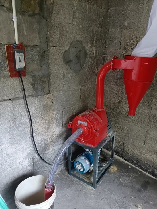 Portable Self-Suction Feed Mill Machine 220V-380v Flour Mill Crushing Machine Pulverizer for Corn Maize Wheat Soybea