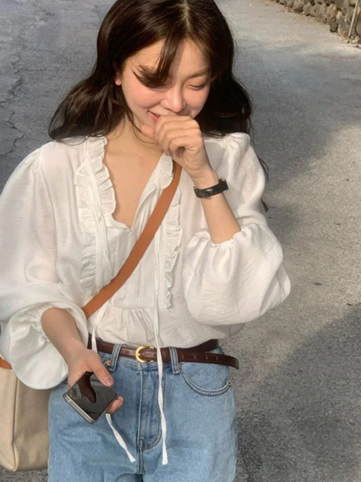 

Белый свободный длинный све irt, женский шикарный весенний новый сладкий топ с деревянной каймой, уличный фонарь с открытым воротником, Sl...