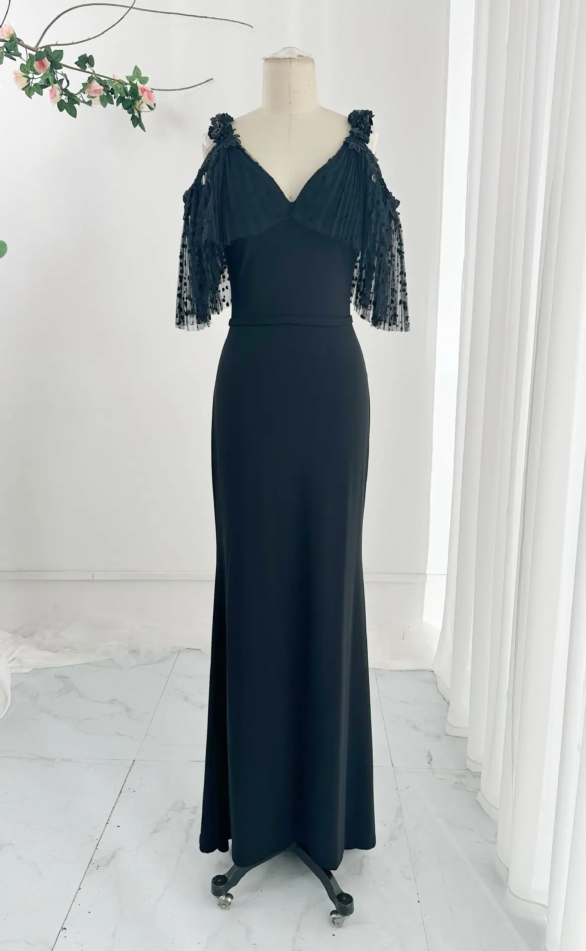 Falda de vestido de noche con cuello en V profundo negro, vestido de sirena súper delgado que muestra la figura, vestido de fiesta, banquete, manga corta, negro, M2247