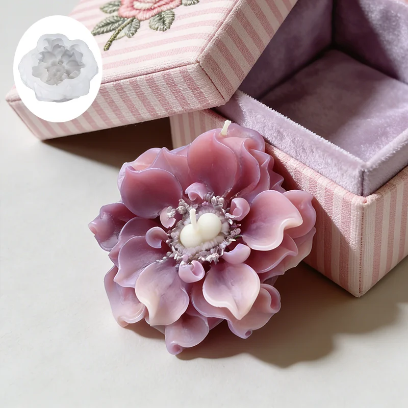 Gradient flower candle mold, easy to pour, perfectly replicating beautiful floral scented candles. Eye-catching for home decor,