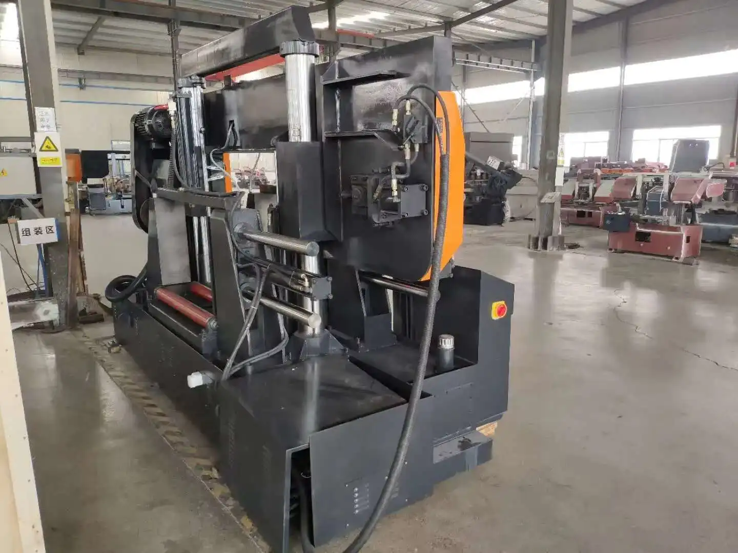 Hot Sale High Precision Semi Automatic Hydraulic Metal Cutting Horizontal Band Saw Hine