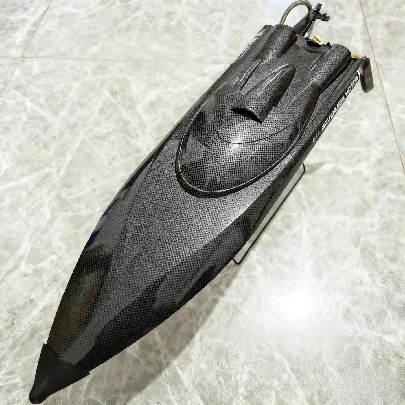 

RC Ships 65cm Brushless Motor F011 Remote Control Speedboat Water-cooled Brushless ESC RC Schiffe Model RTR Ship Toy