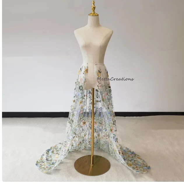 

Изготовленная на заказ съемная кружевная юбка с цветочным принтом