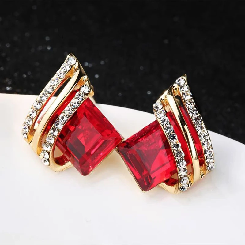 

Red Green Crystal Women's Stud Earrings Small Square Shape Elegant Rhinestone Wraped Unique Design Female Fashion Ear Jewelry