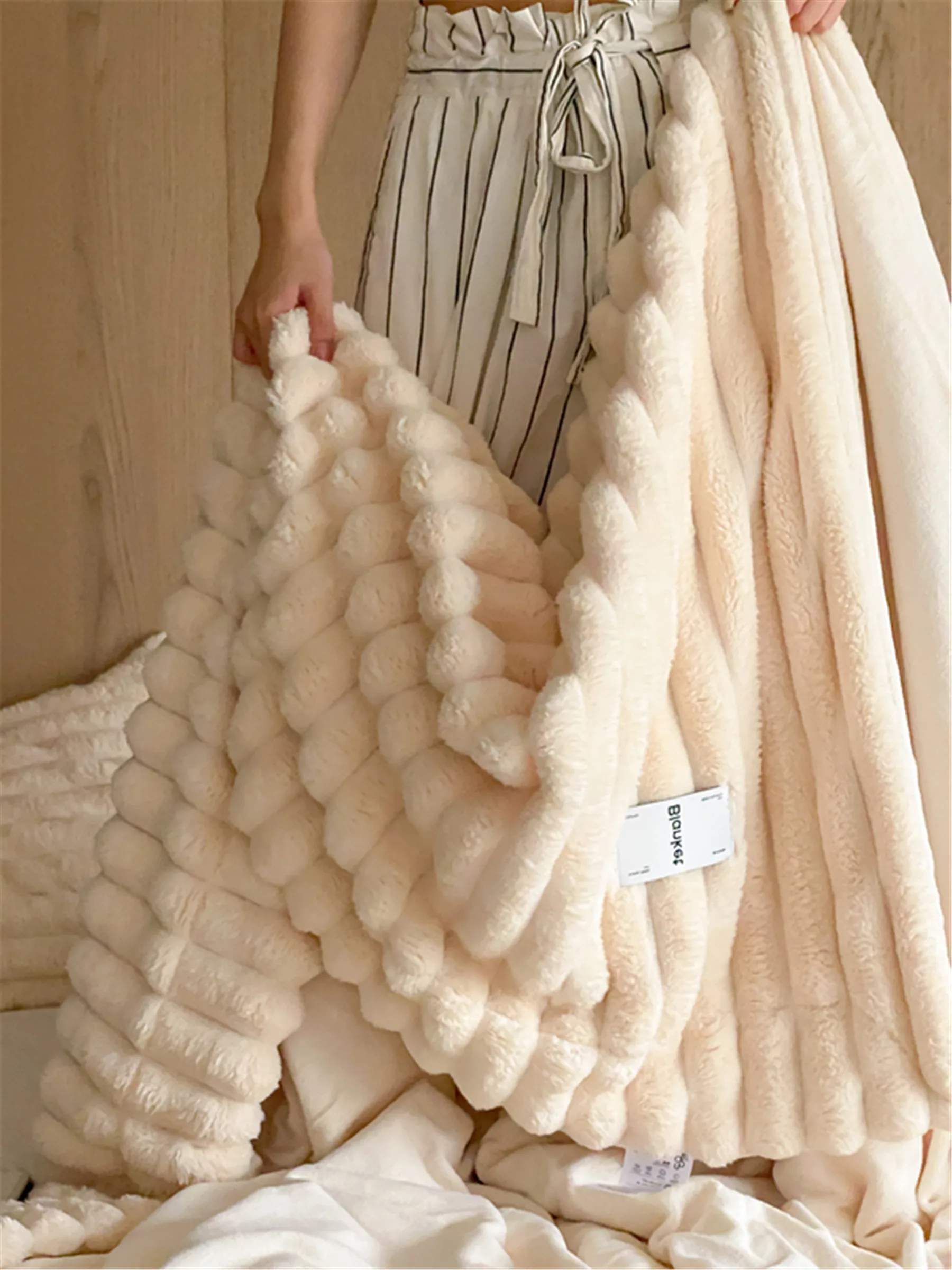 

Плед Huace Rabbit: Теплый, комфортный, мягкий, однотонный, с вышивкой в полоску, современный, из полиэфирного волокна, для кровати.